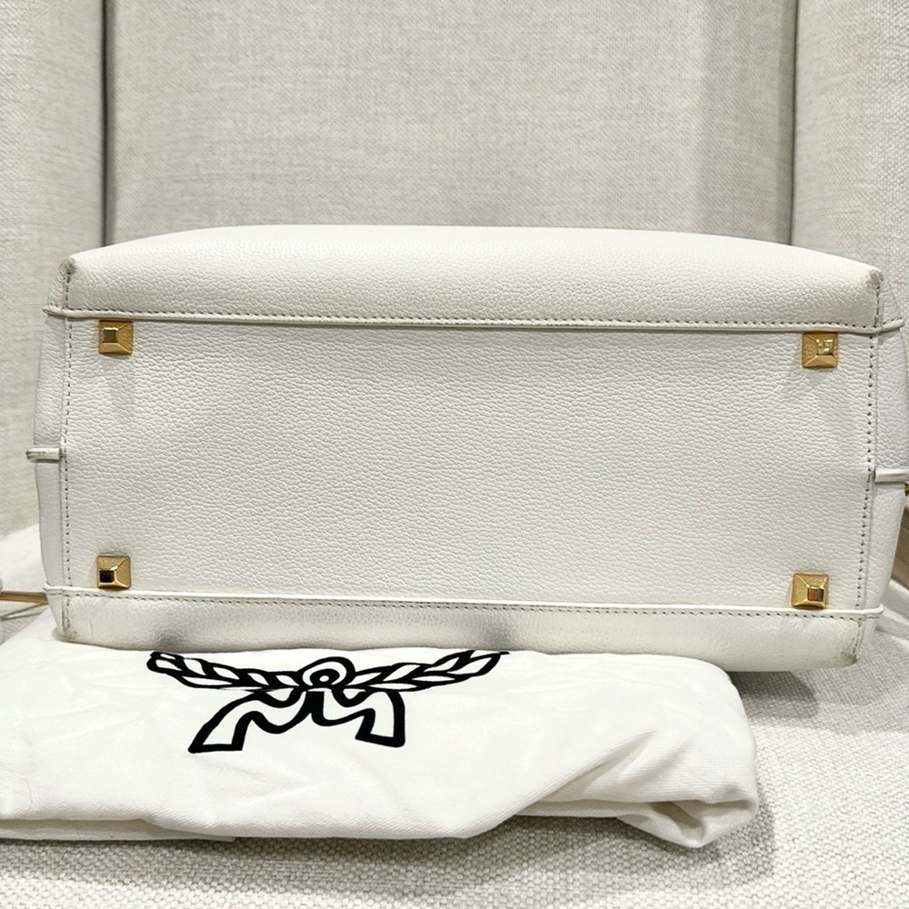 MCM Milla Tote - Picture 4 of 9